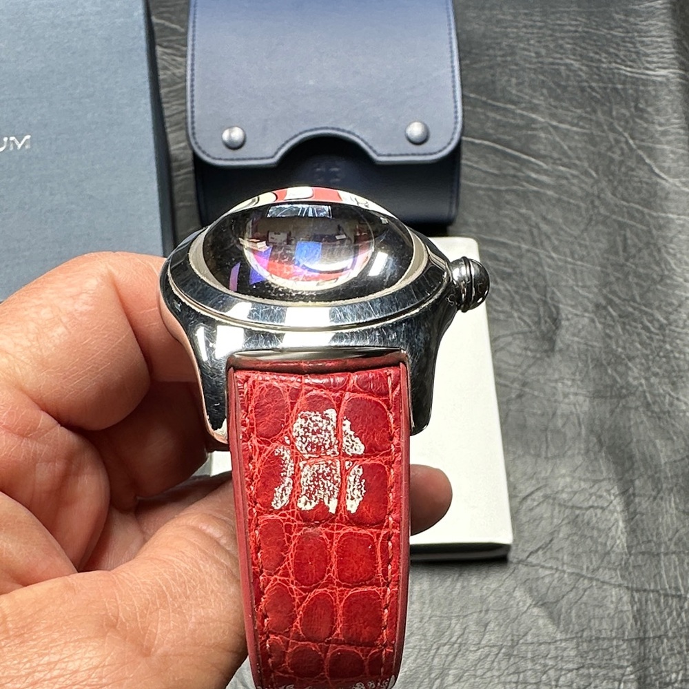Red Watch with Blue Case - Picture 5 of 7